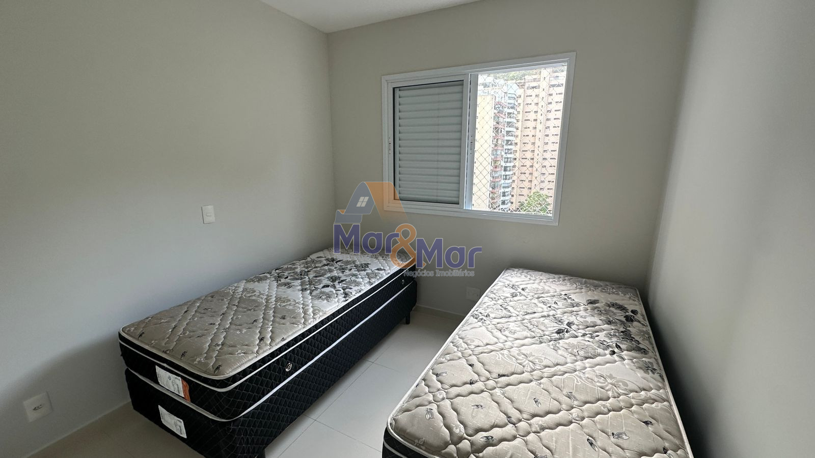 Apartamento na Praia das Pitangueiras, Guarujá - SP