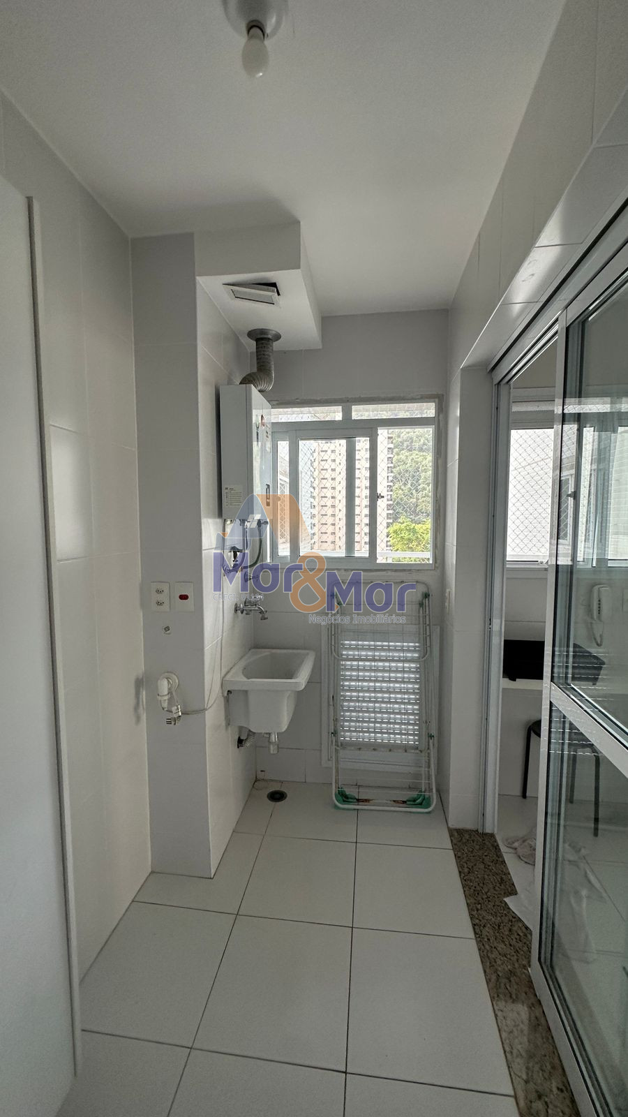 Apartamento na Praia das Pitangueiras, Guarujá - SP
