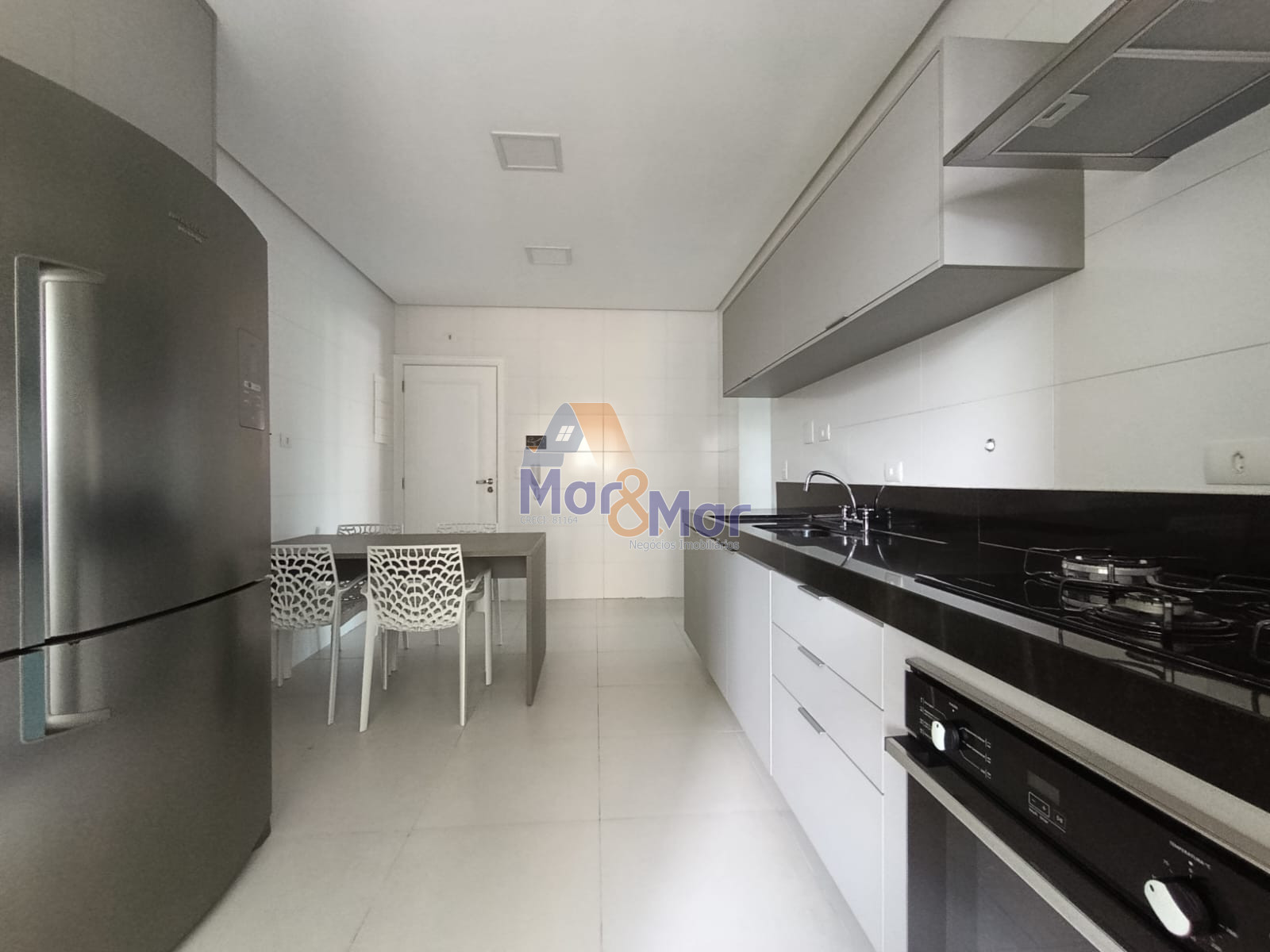 Apartamento na Praia da Enseada, Guarujá - SP