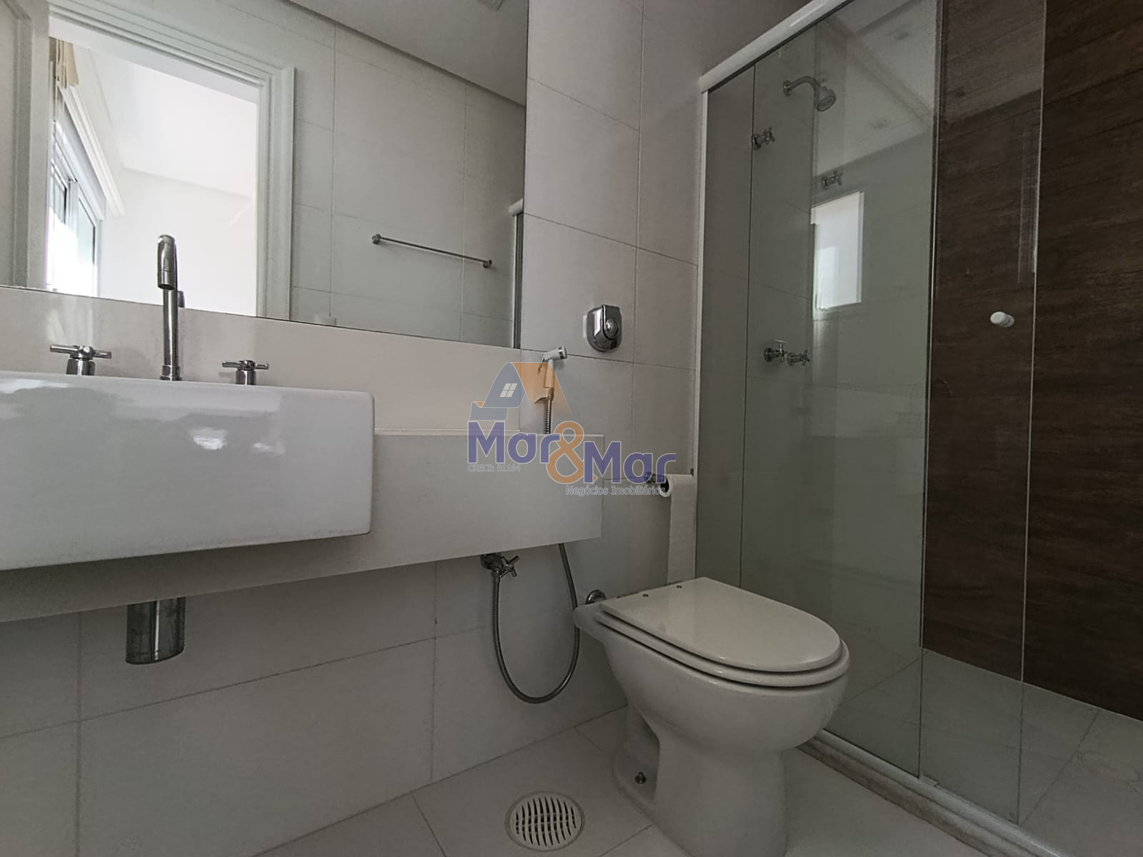 Apartamento na Praia da Enseada, Guarujá - SP