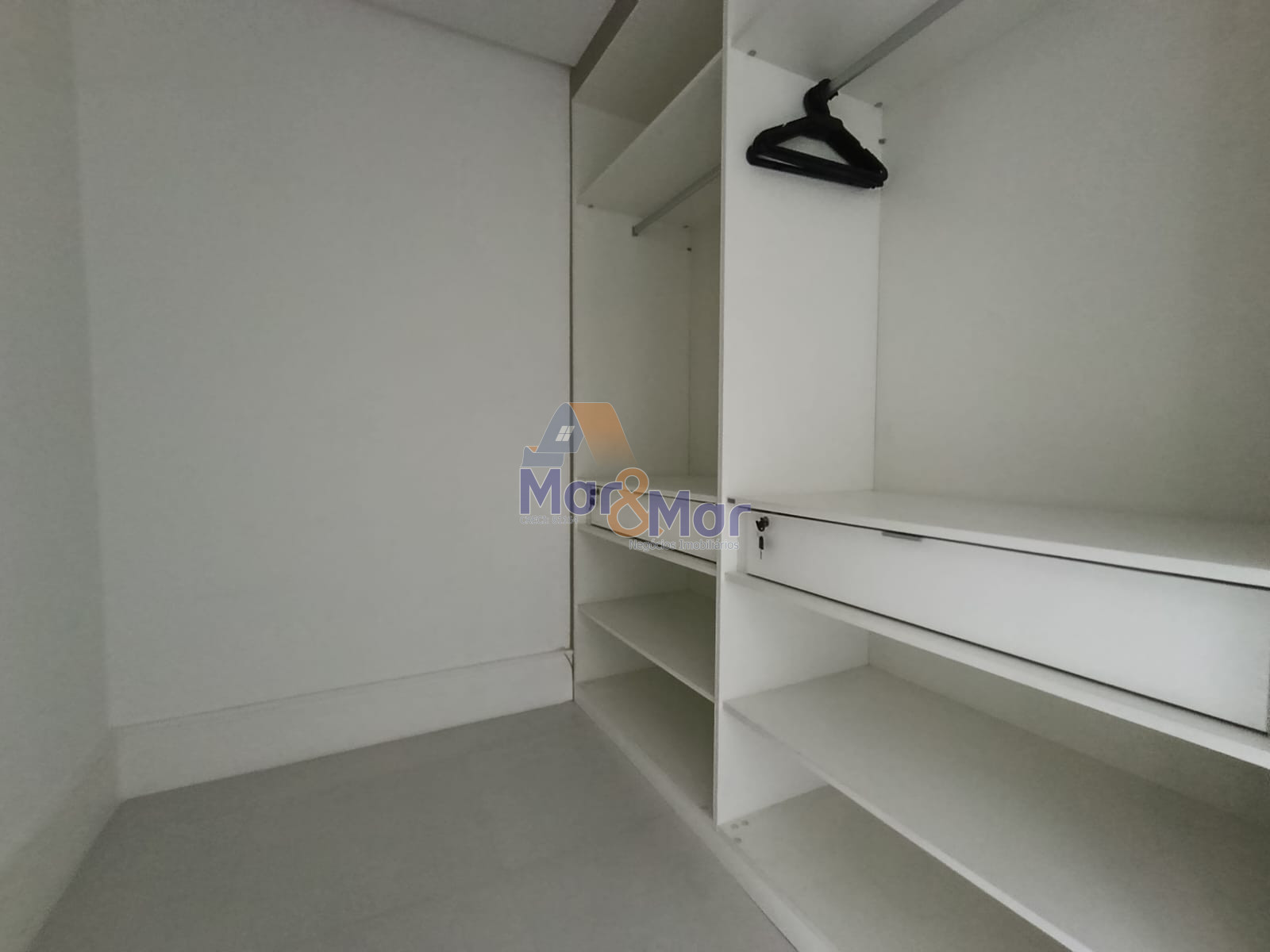 Apartamento na Praia da Enseada, Guarujá - SP