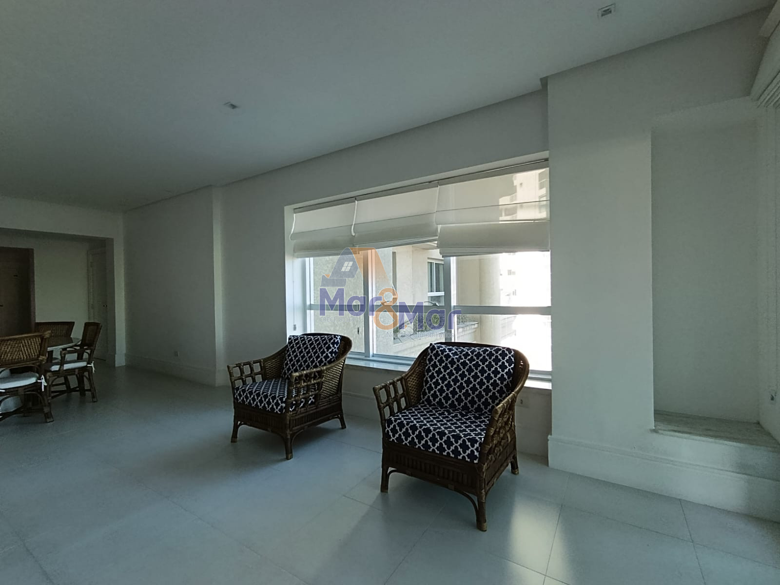Apartamento na Praia da Enseada, Guarujá - SP