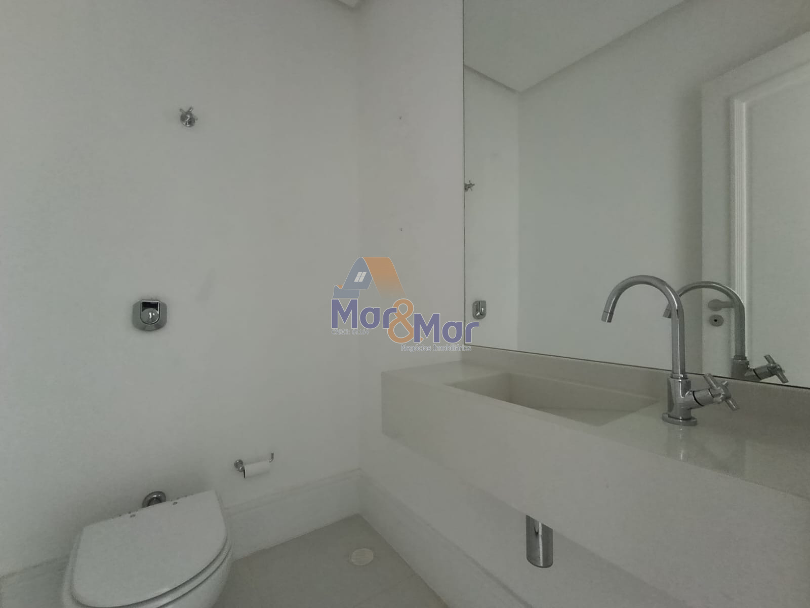 Apartamento na Praia da Enseada, Guarujá - SP