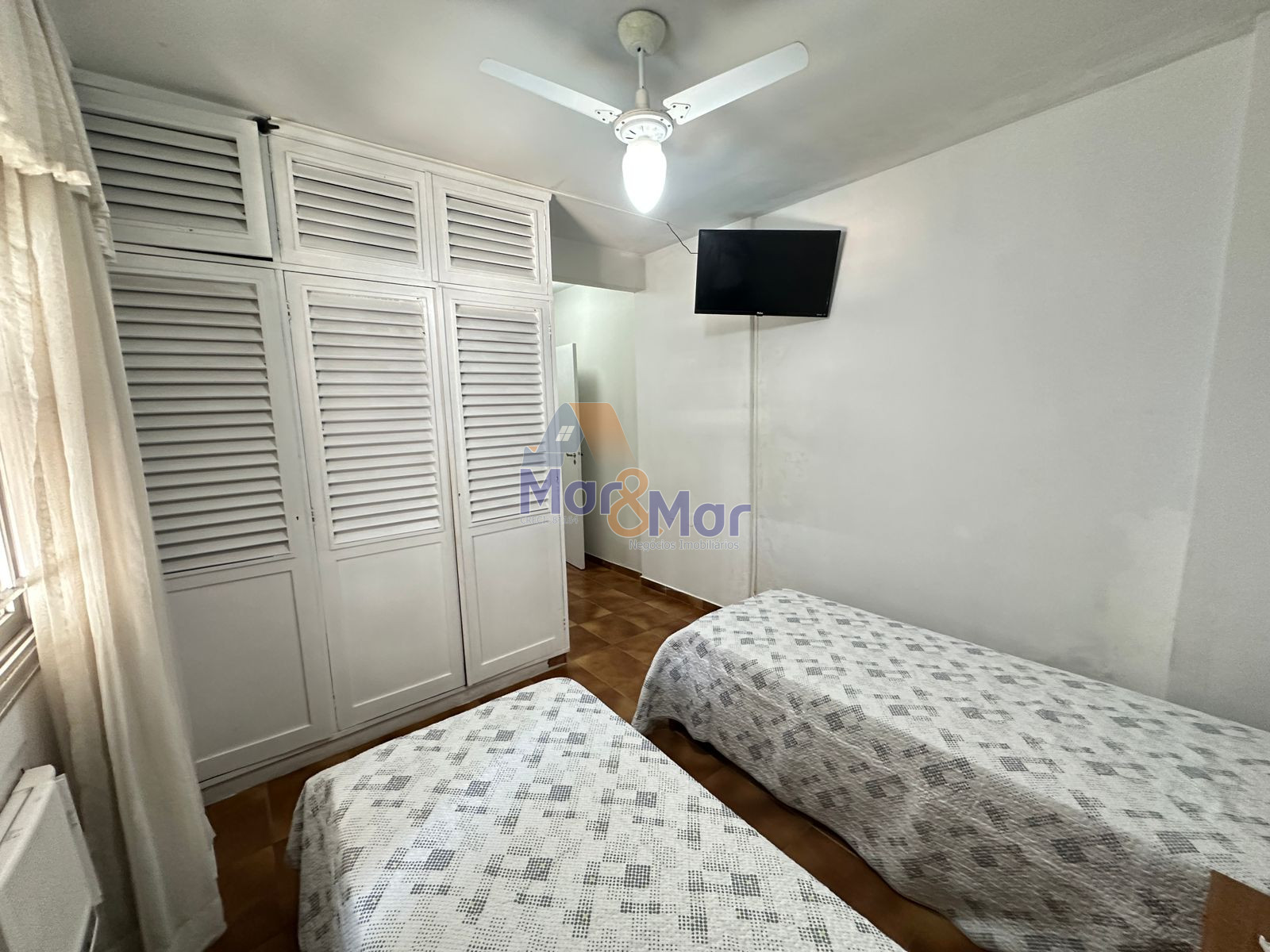 Apartamento na Praia das Pitangueiras, Guarujá - SP