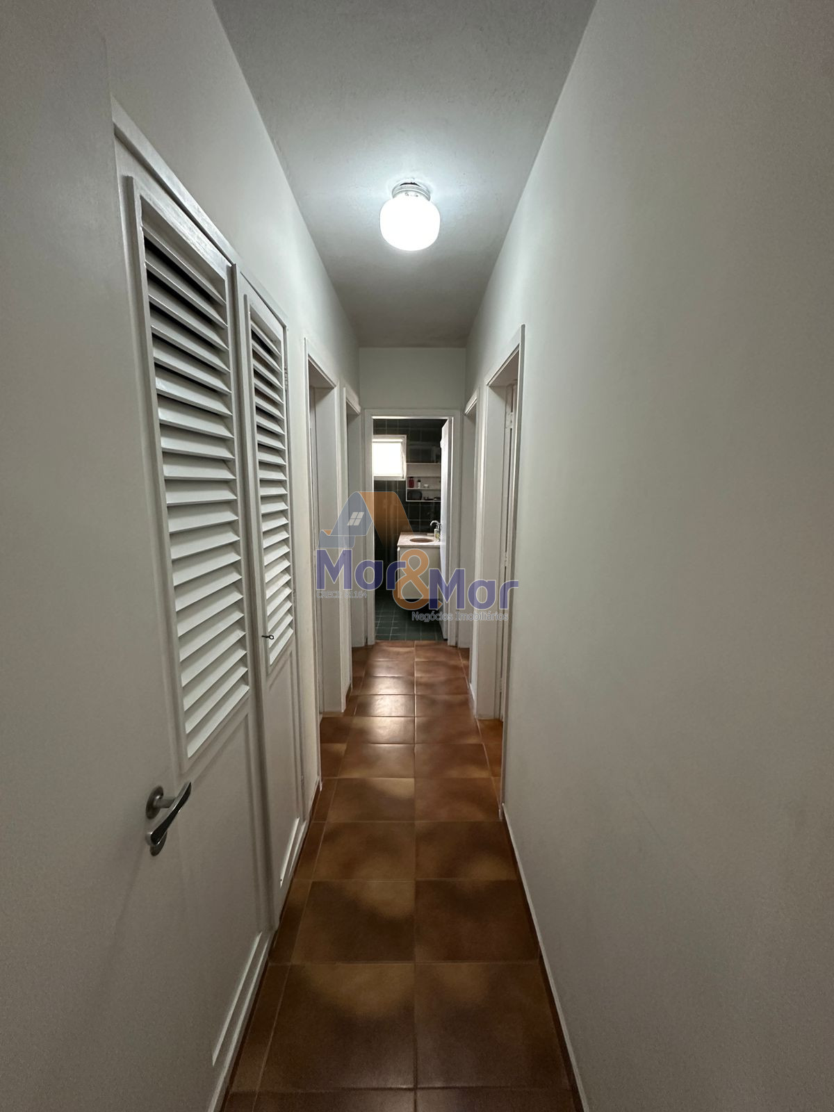 Apartamento na Praia das Pitangueiras, Guarujá - SP