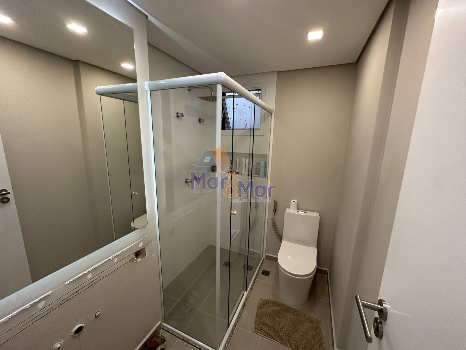 Apartamento na Praia das Pitangueiras, Guarujá - SP