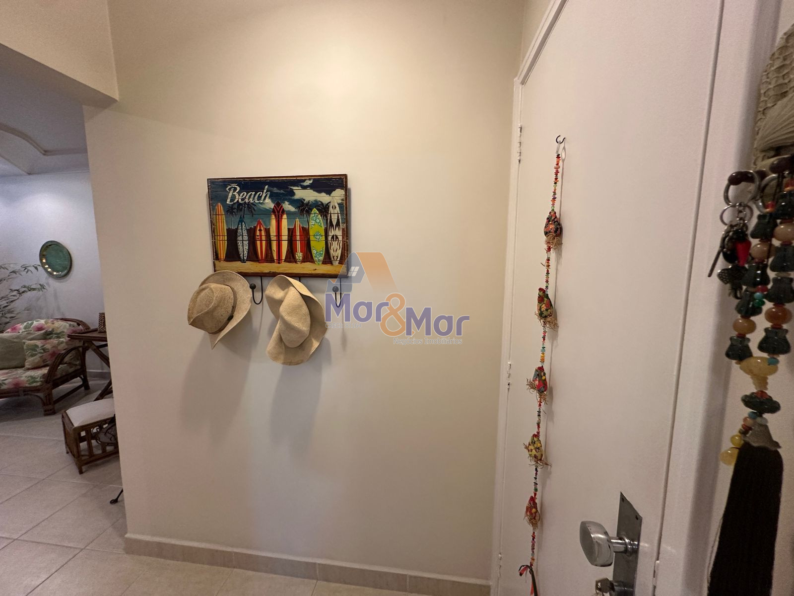Apartamento na Praia das Pitangueiras, Guarujá - SP