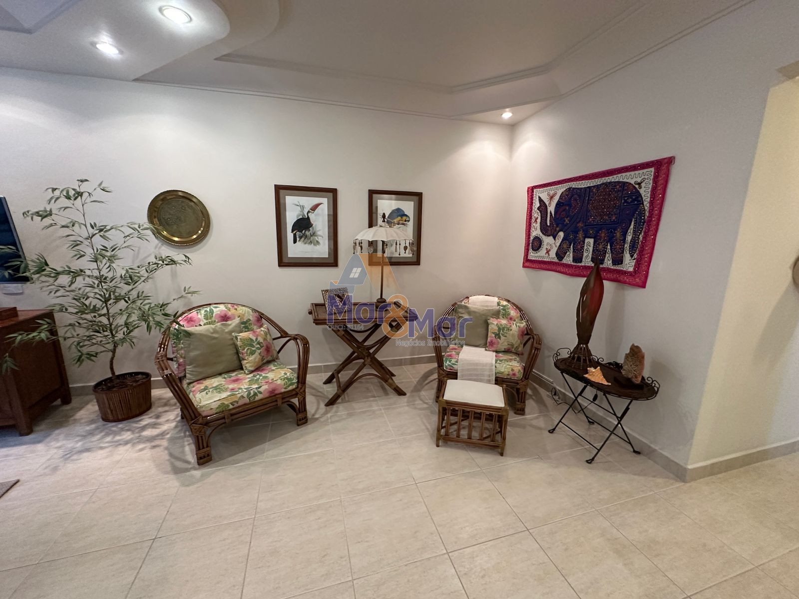 Apartamento na Praia das Pitangueiras, Guarujá - SP