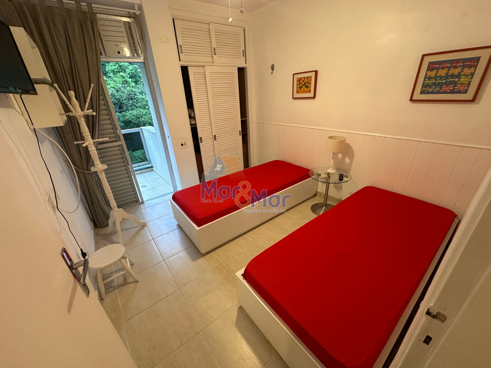 Apartamento na Praia das Pitangueiras, Guarujá - SP