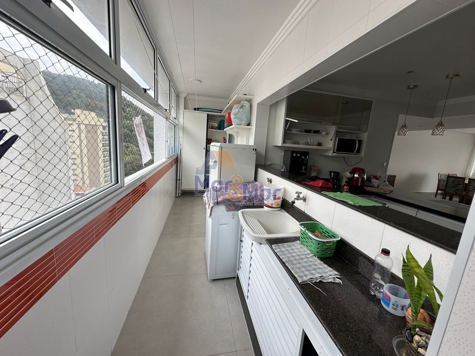 Apartamento na Praia das Pitangueiras, Guarujá - SP
