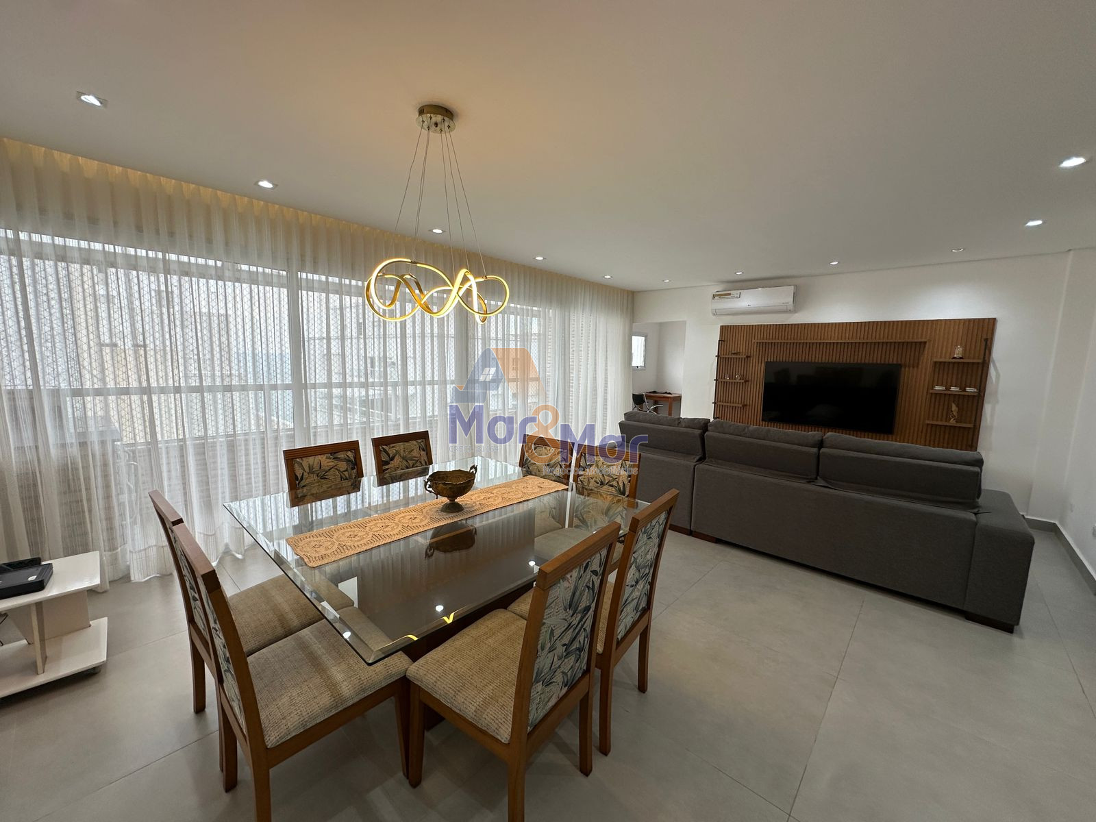 Apartamento na Praia das Pitangueiras, Guarujá - SP