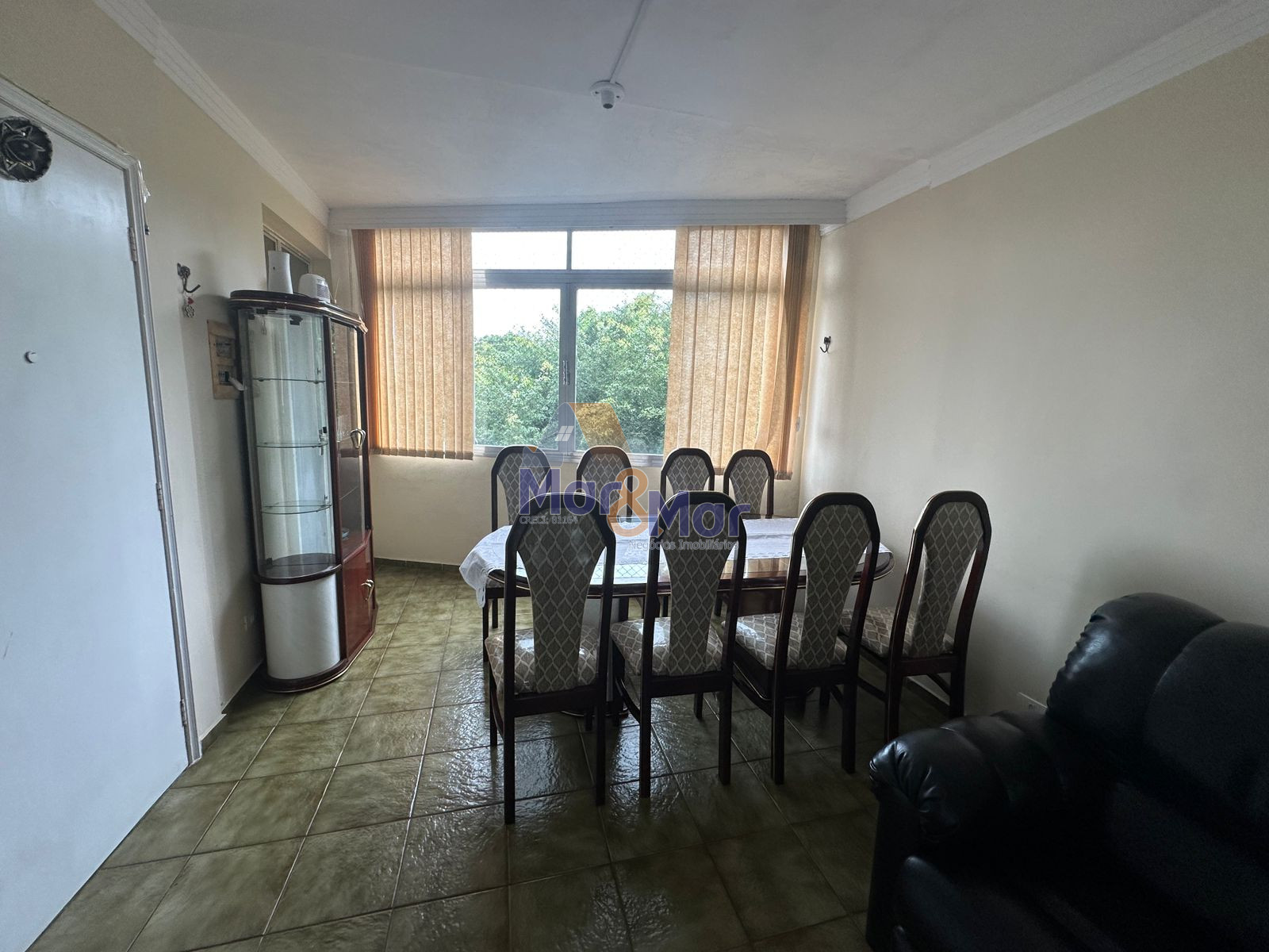 Apartamento na Praia das Pitangueiras, Guarujá - SP
