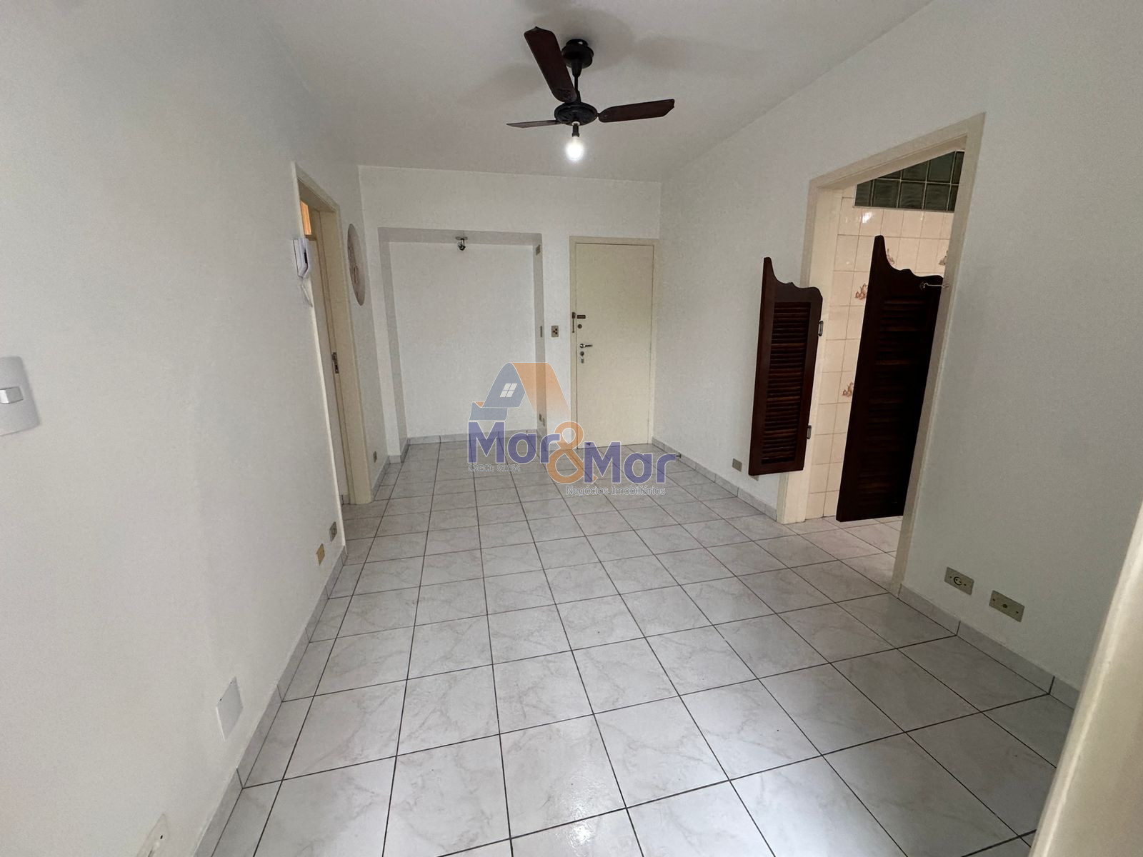 Apartamento na Praia das Pitangueiras, Guarujá - SP