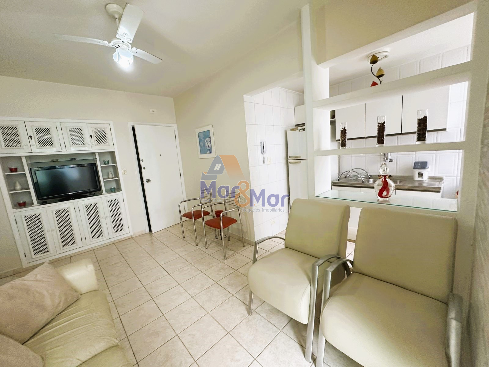 Apartamento na Praia das Pitangueiras, Guarujá - SP
