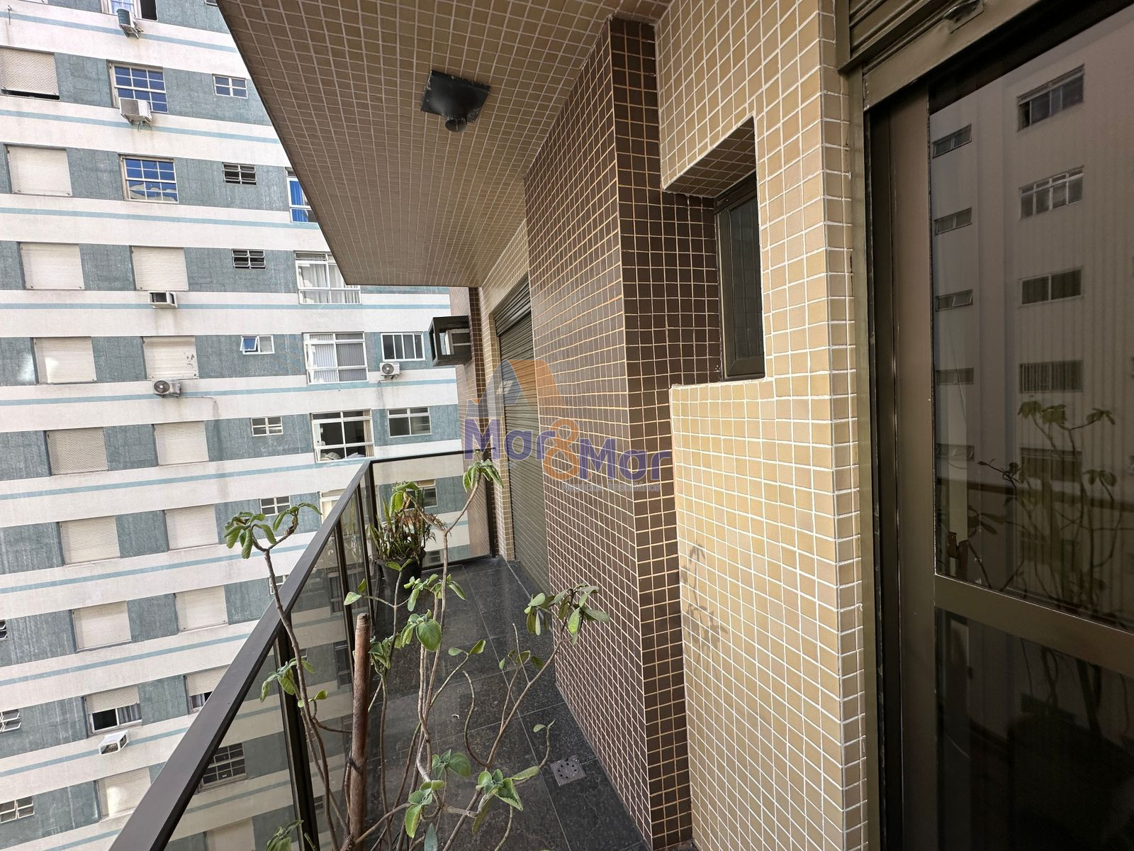 Apartamento na Praia das Pitangueiras, Guarujá - SP