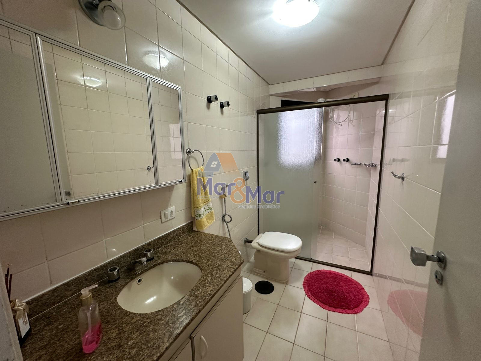 Apartamento na Praia das Pitangueiras, Guarujá - SP
