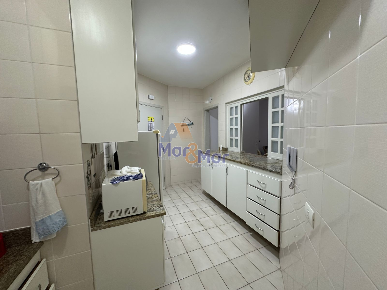Apartamento na Praia das Pitangueiras, Guarujá - SP