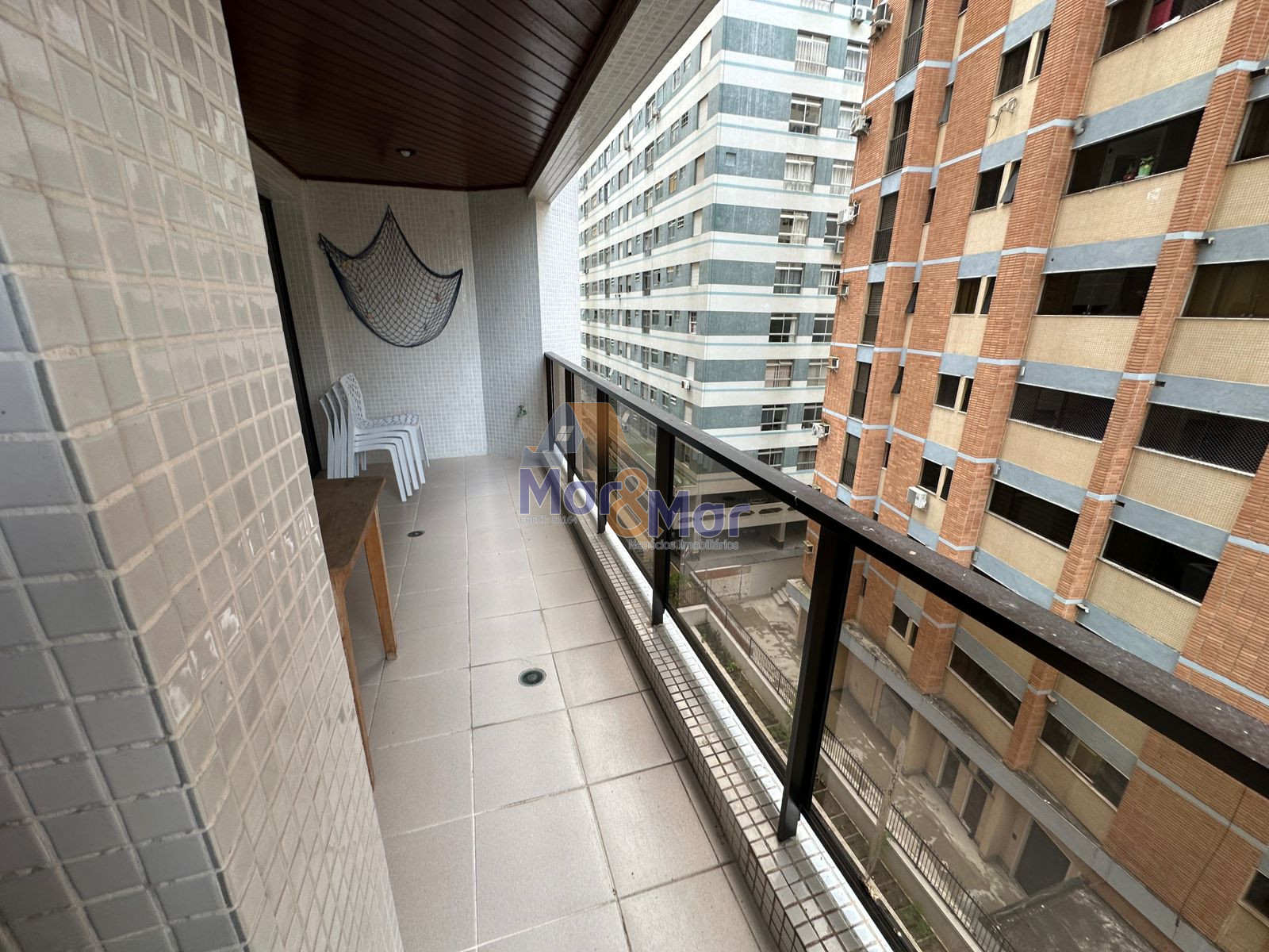 Apartamento na Praia das Pitangueiras, Guarujá - SP
