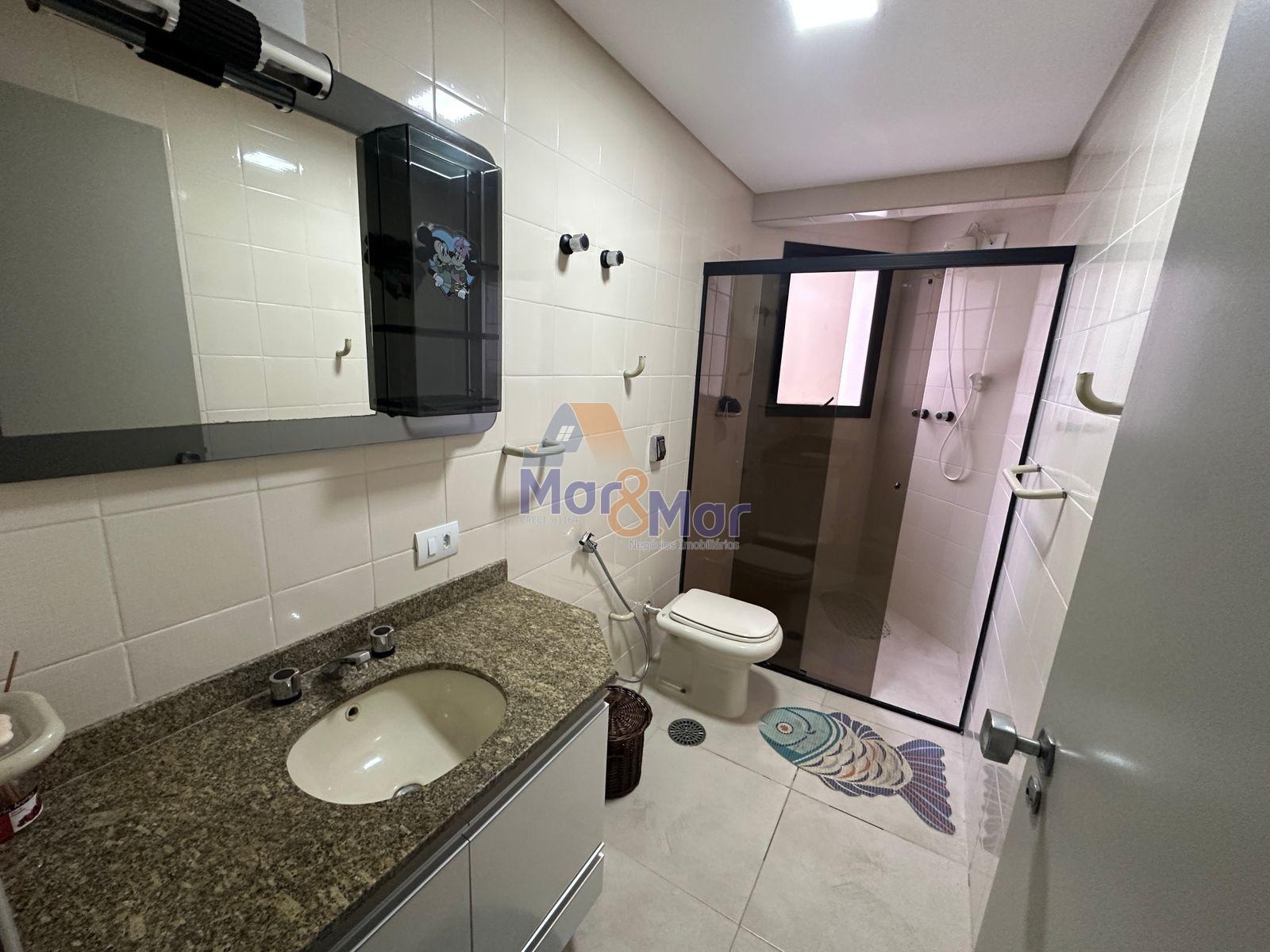 Apartamento na Praia das Pitangueiras, Guarujá - SP