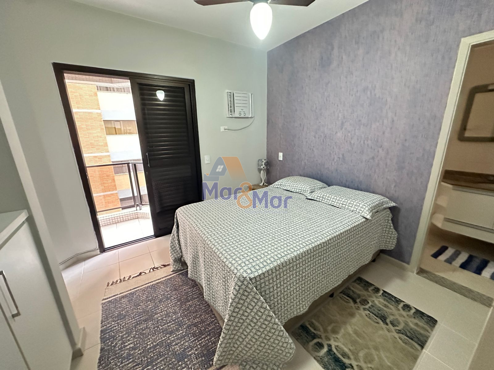 Apartamento na Praia das Pitangueiras, Guarujá - SP