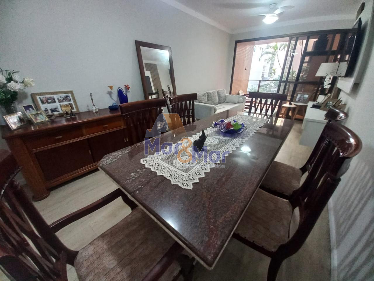 Apartamento na Praia das Pitangueiras, Guarujá - SP