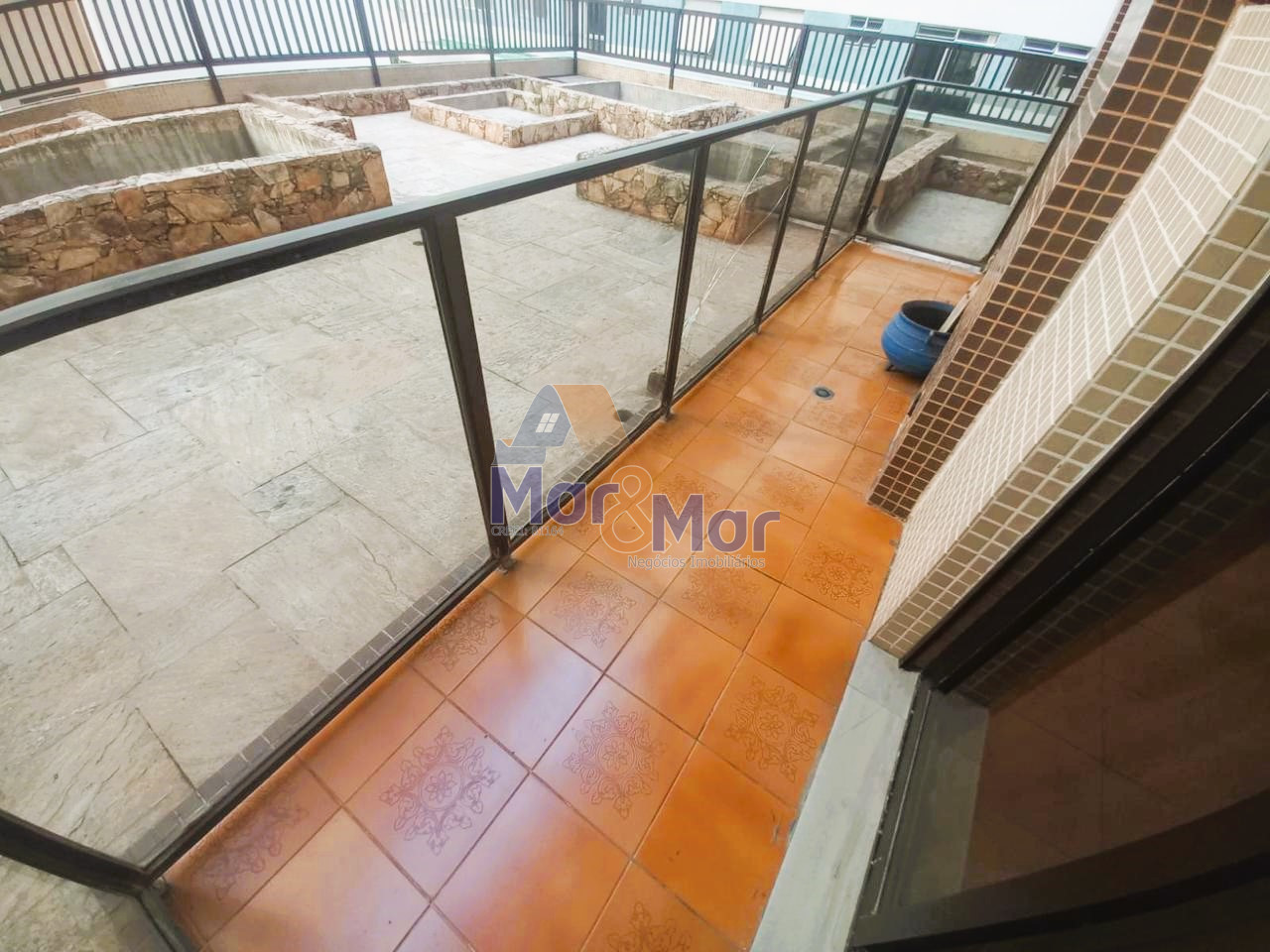 Apartamento na Praia das Pitangueiras, Guarujá - SP