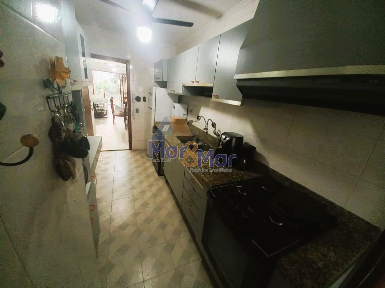 Apartamento na Praia das Pitangueiras, Guarujá - SP