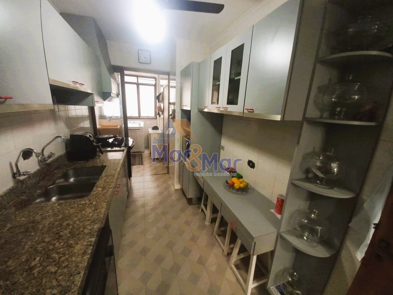 Apartamento na Praia das Pitangueiras, Guarujá - SP