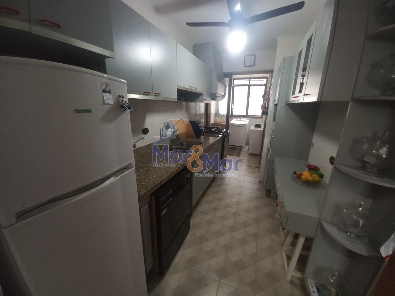 Apartamento na Praia das Pitangueiras, Guarujá - SP
