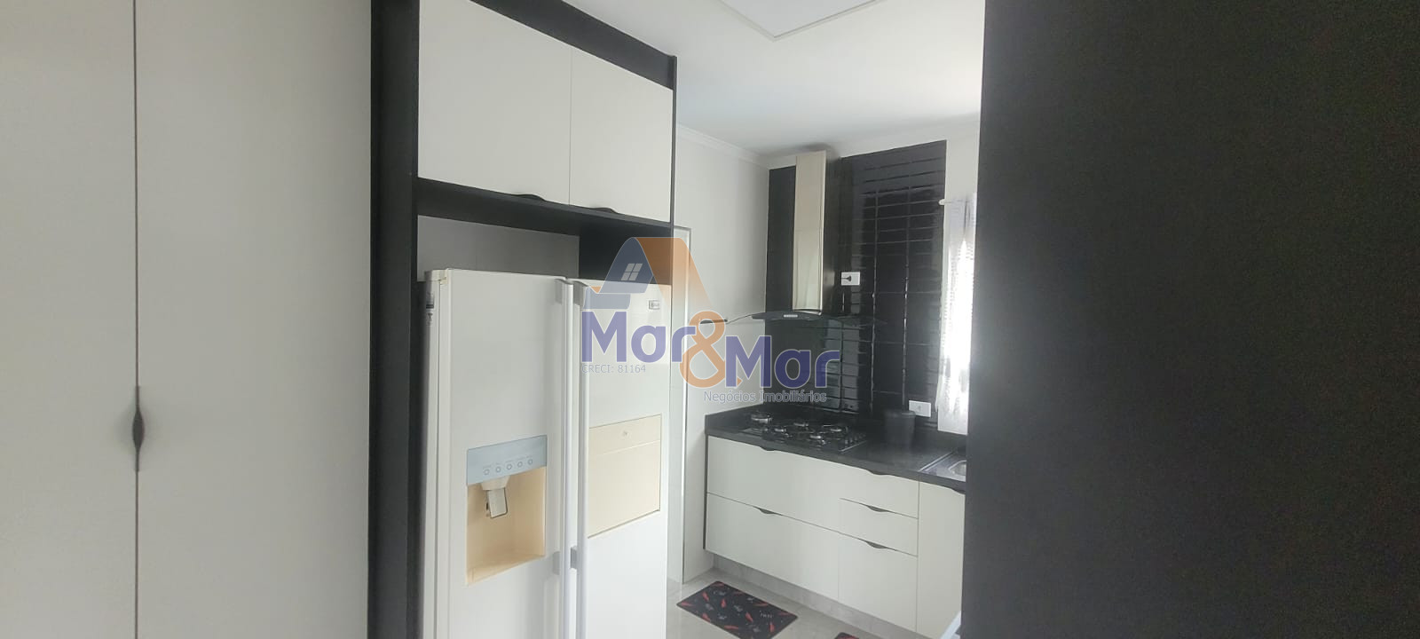 Apartamento na Praia das Pitangueiras, Guarujá - SP