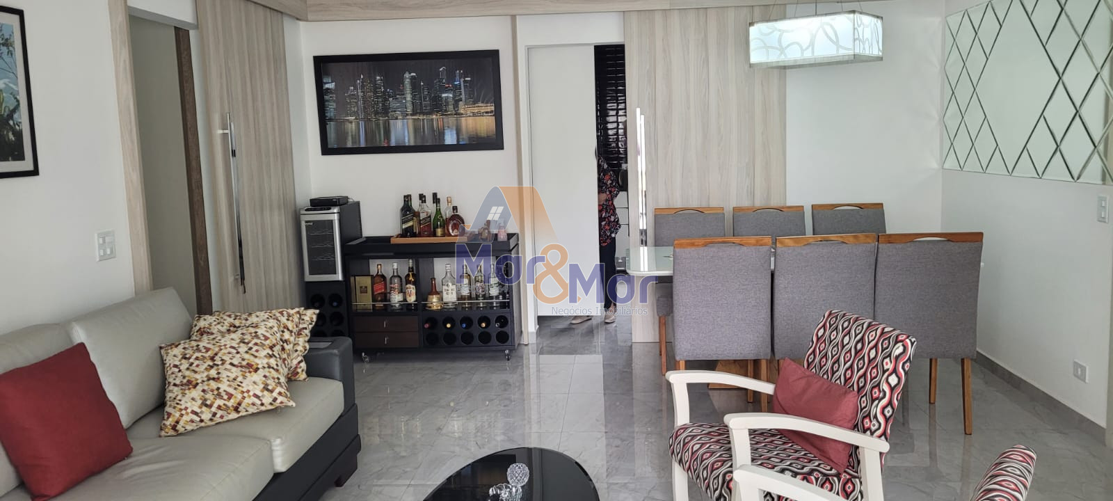 Apartamento na Praia das Pitangueiras, Guarujá - SP