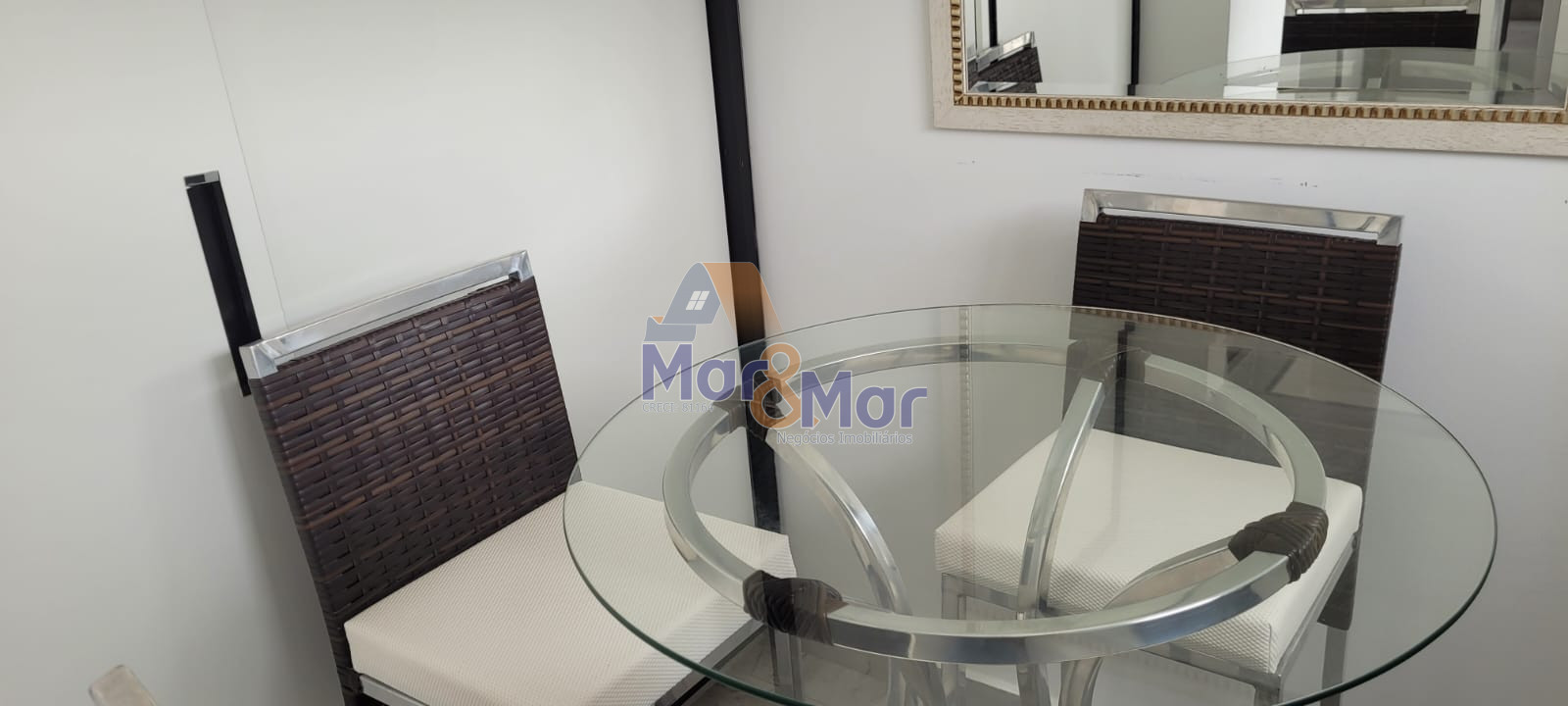 Apartamento na Praia das Pitangueiras, Guarujá - SP