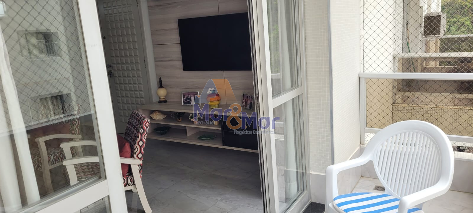 Apartamento na Praia das Pitangueiras, Guarujá - SP