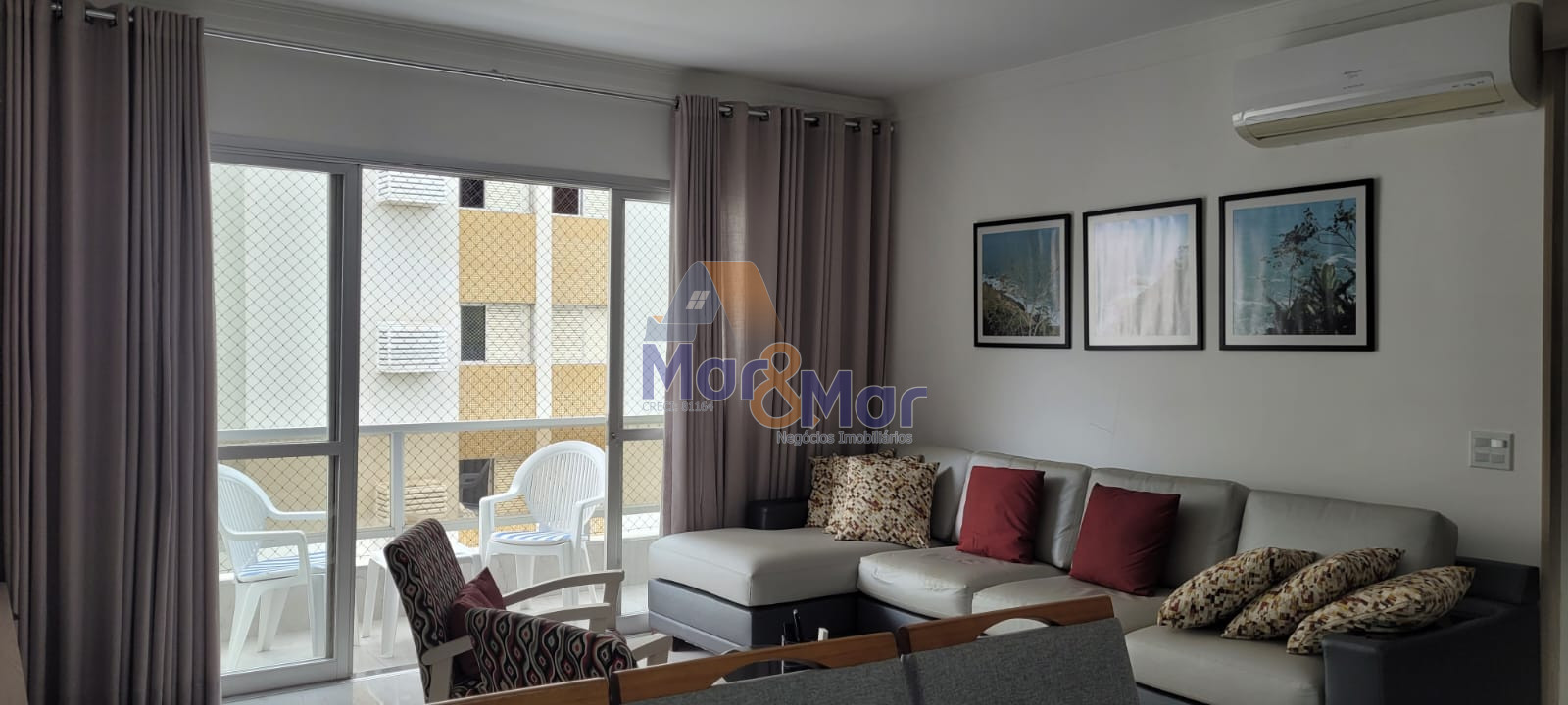 Apartamento na Praia das Pitangueiras, Guarujá - SP