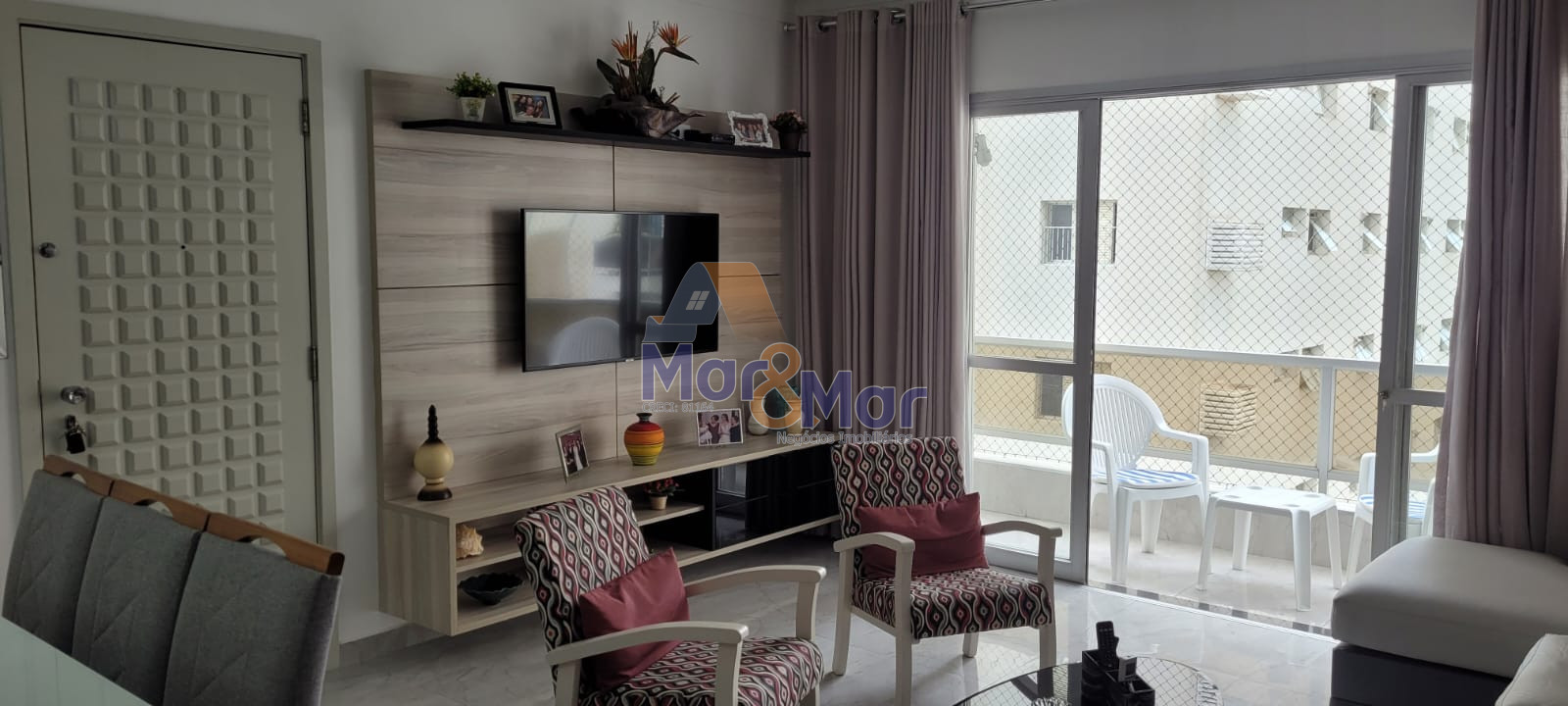 Apartamento na Praia das Pitangueiras, Guarujá - SP