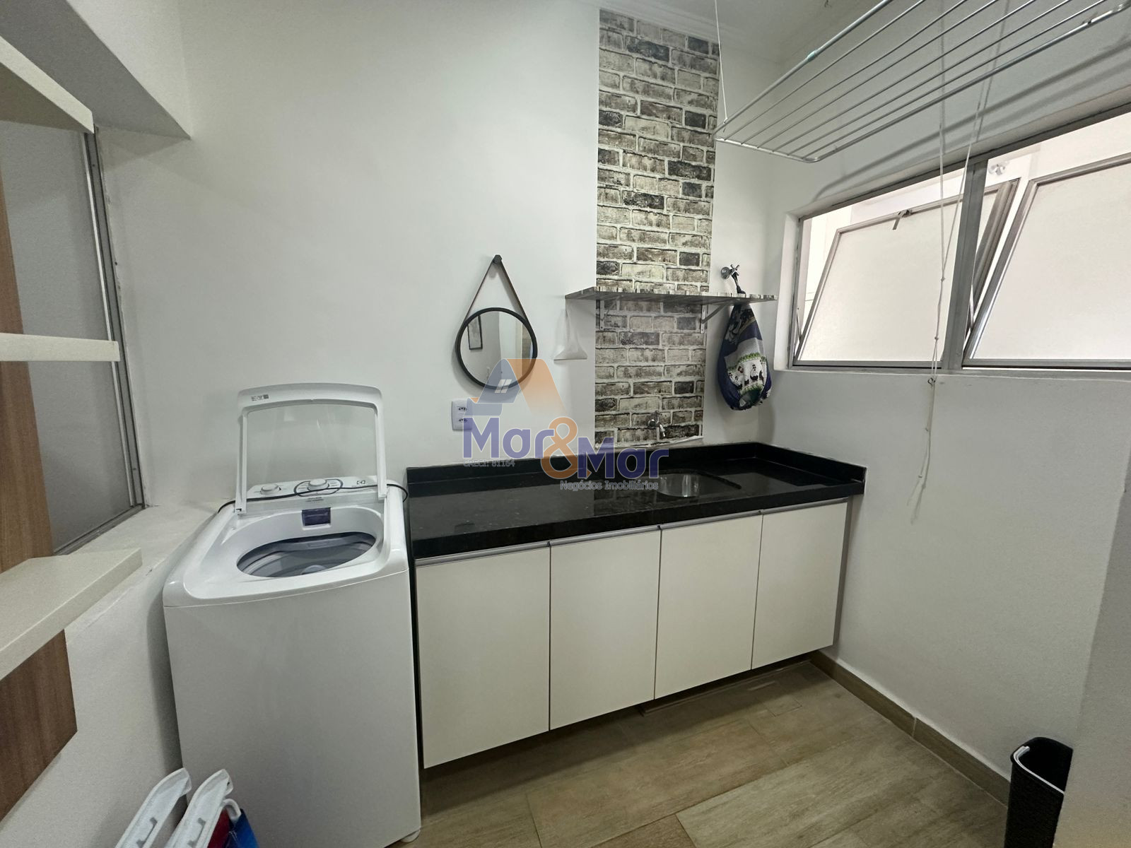 Apartamento na Praia das Pitangueiras, Guarujá - SP