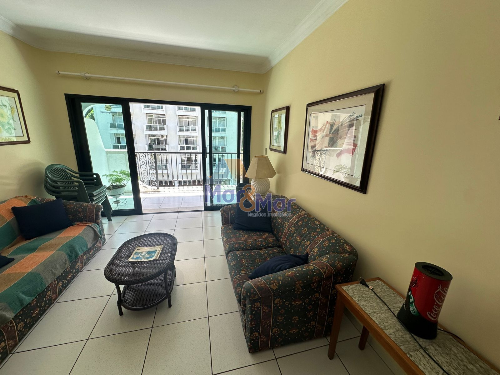 Apartamento na Praia das Pitangueiras, Guarujá - SP