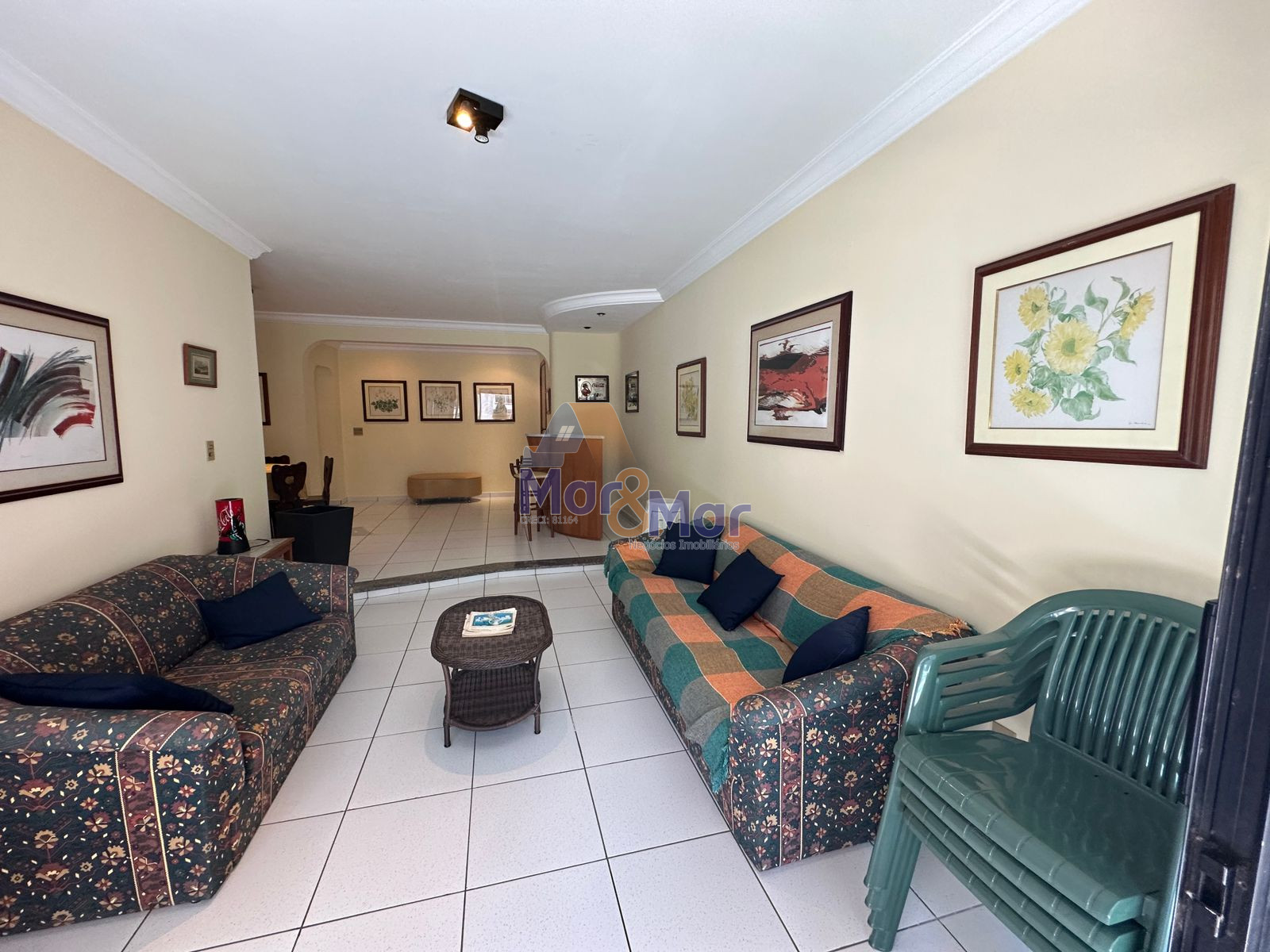 Apartamento na Praia das Pitangueiras, Guarujá - SP