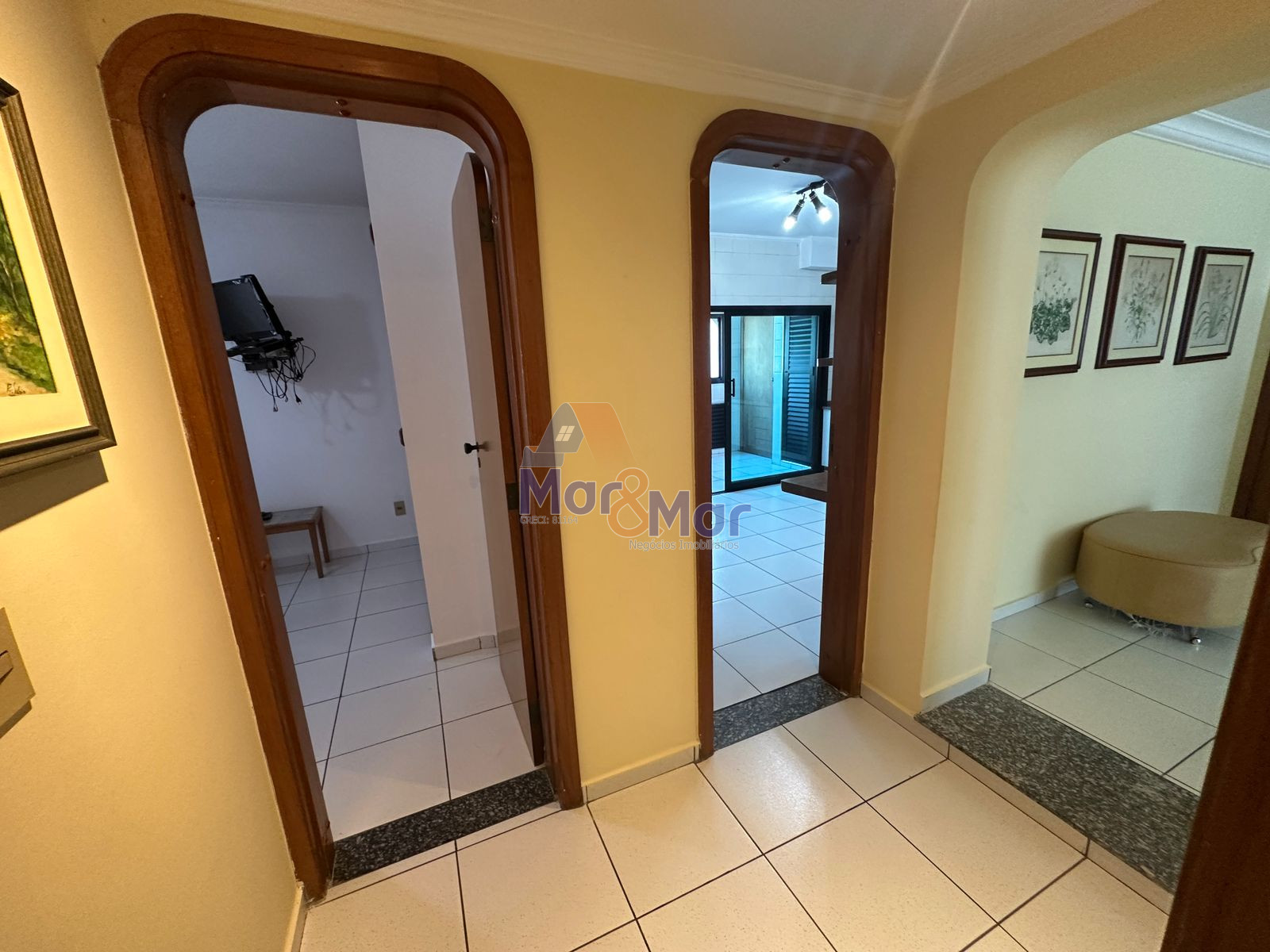 Apartamento na Praia das Pitangueiras, Guarujá - SP