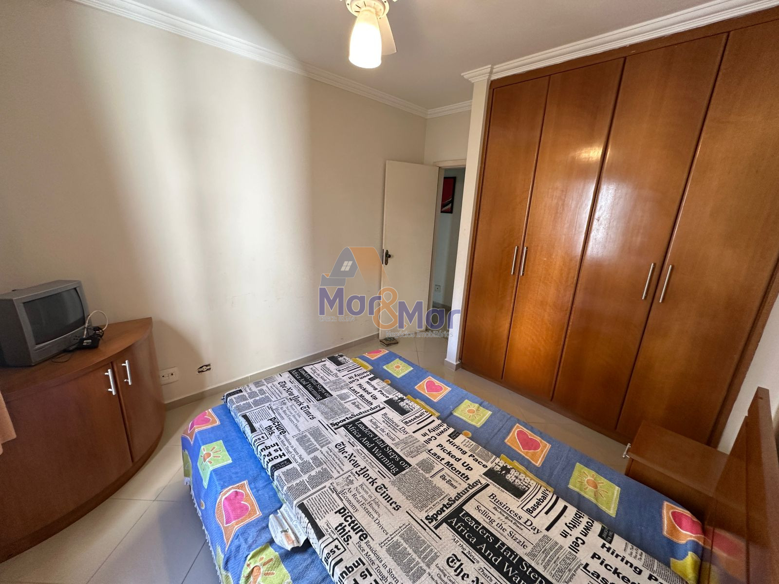 Apartamento na Praia das Pitangueiras, Guarujá - SP