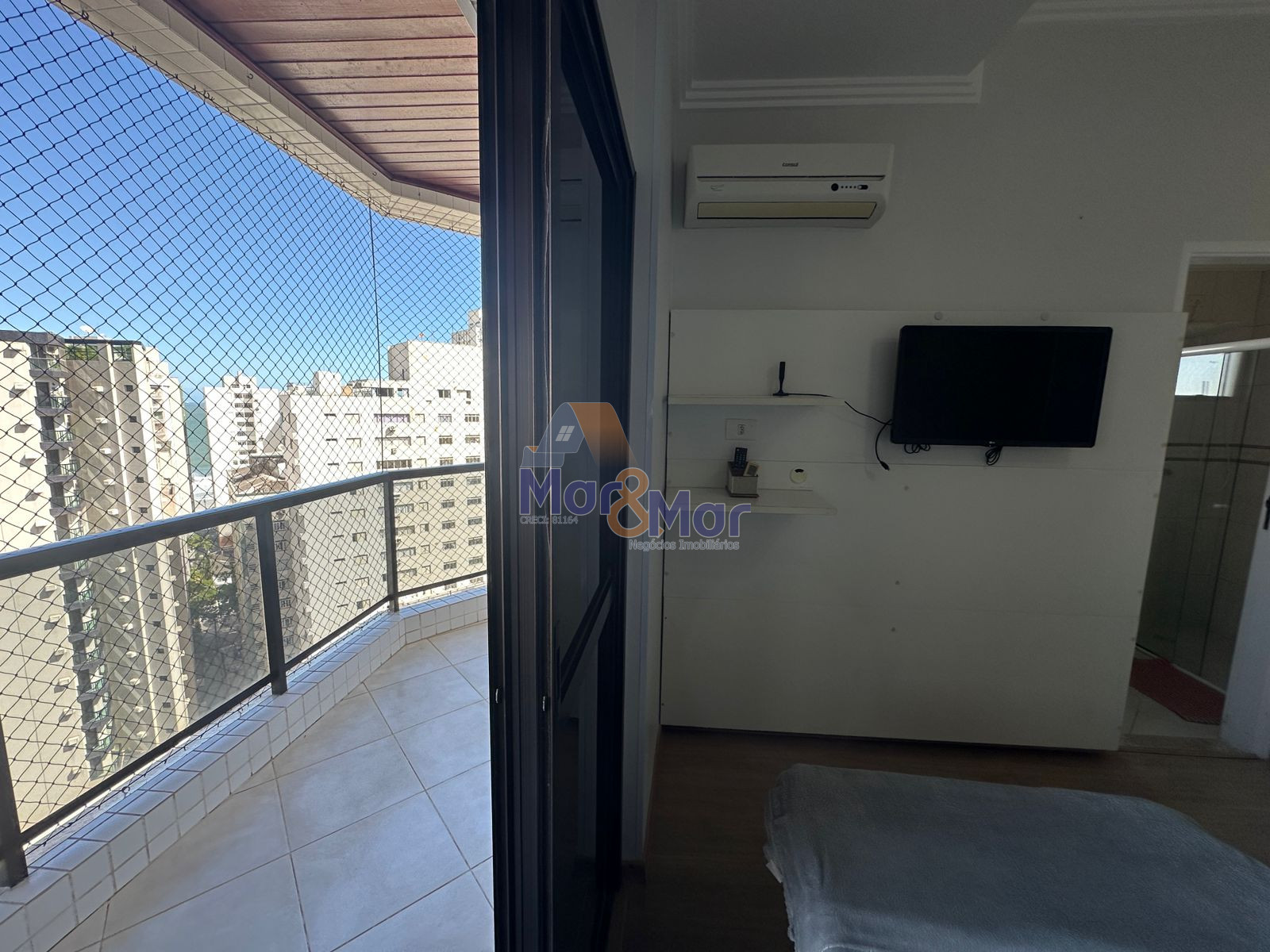 Apartamento na Praia das Pitangueiras, Guarujá - SP