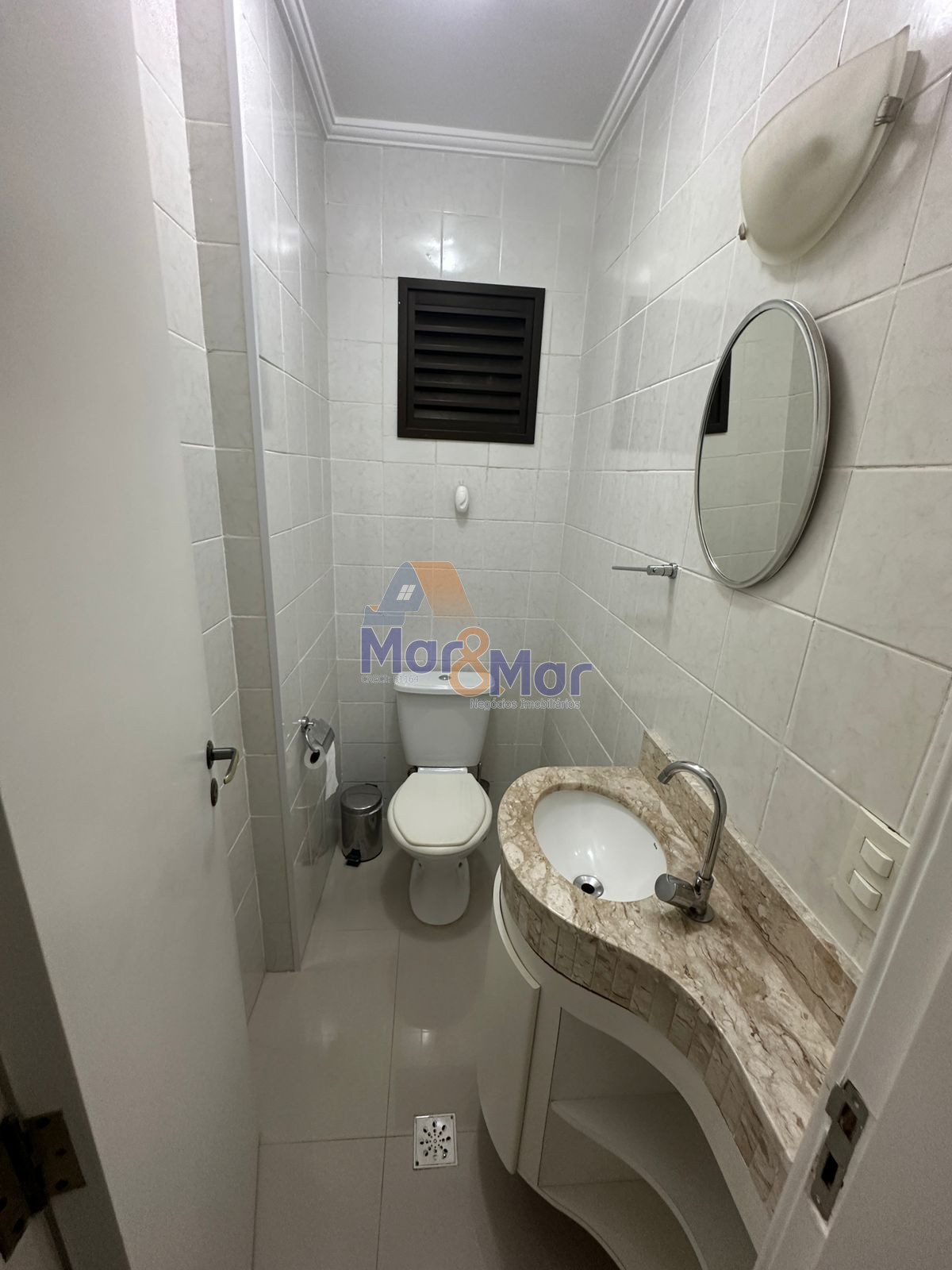 Apartamento na Praia das Pitangueiras, Guarujá - SP