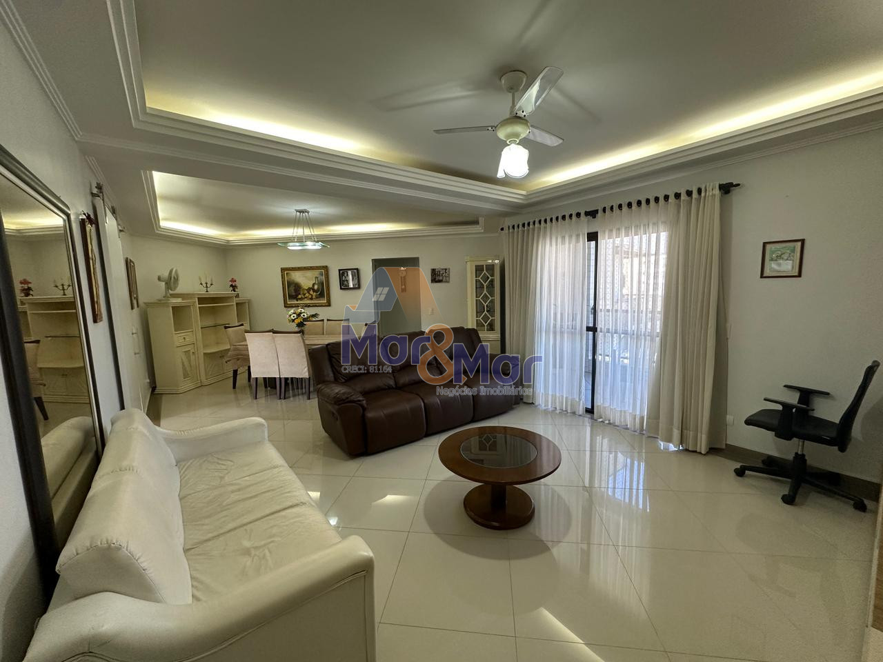 Apartamento na Praia das Pitangueiras, Guarujá - SP