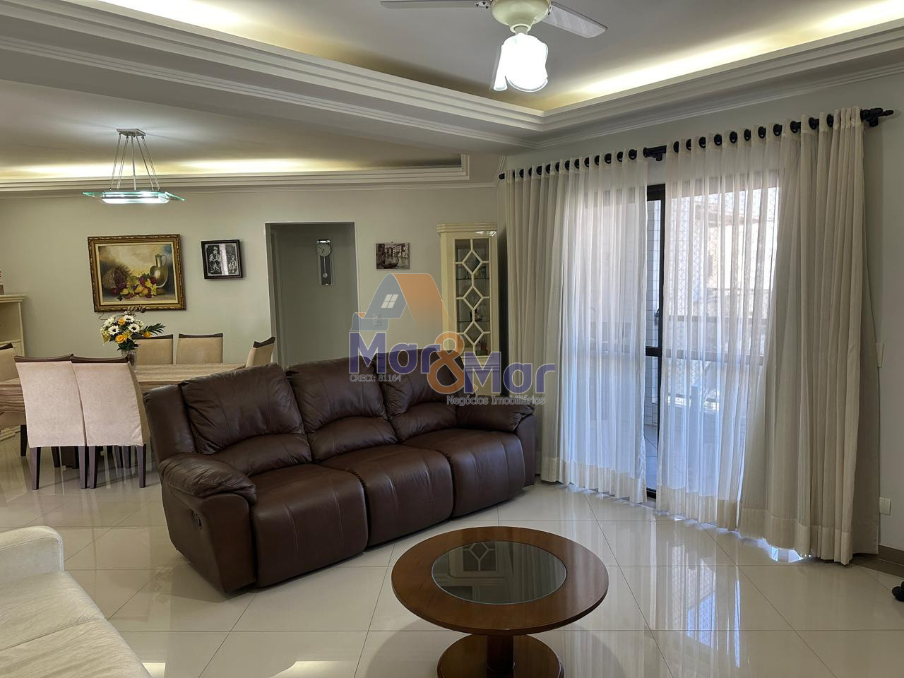 Apartamento na Praia das Pitangueiras, Guarujá - SP