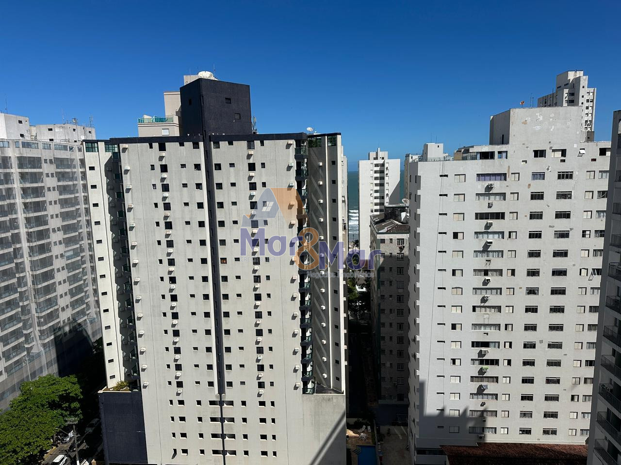 Apartamento na Praia das Pitangueiras, Guarujá - SP