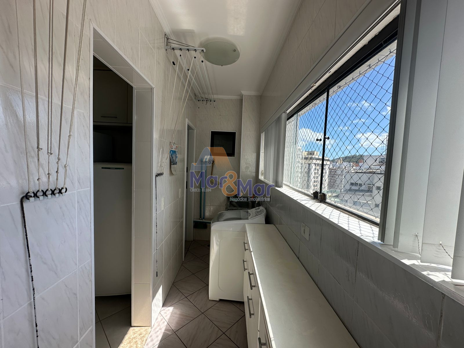 Apartamento na Praia das Pitangueiras, Guarujá - SP
