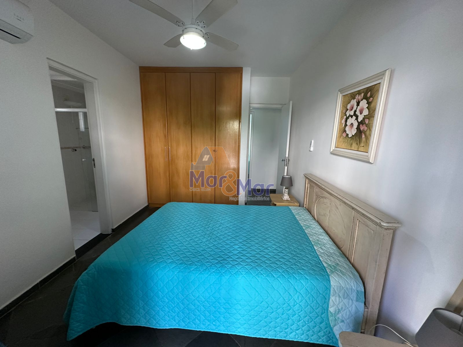 Apartamento na Praia das Pitangueiras, Guarujá - SP