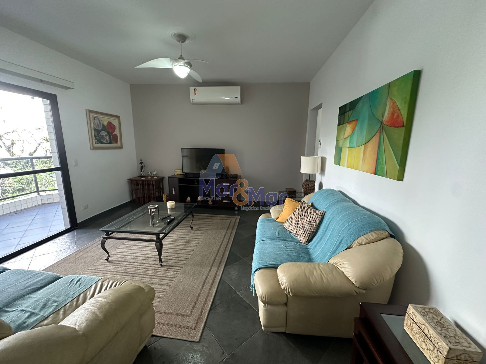Apartamento na Praia das Pitangueiras, Guarujá - SP