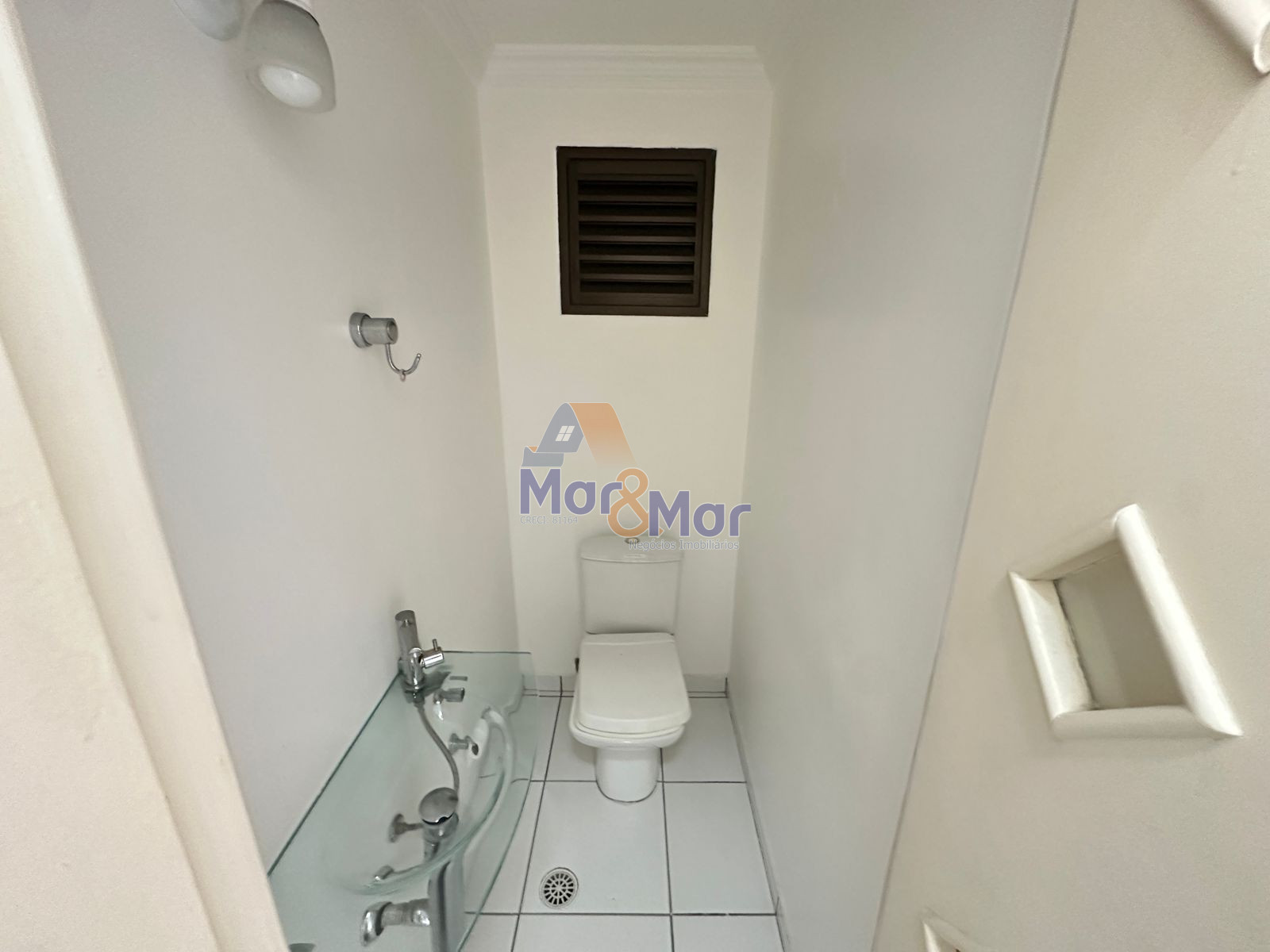 Apartamento na Praia das Pitangueiras, Guarujá - SP