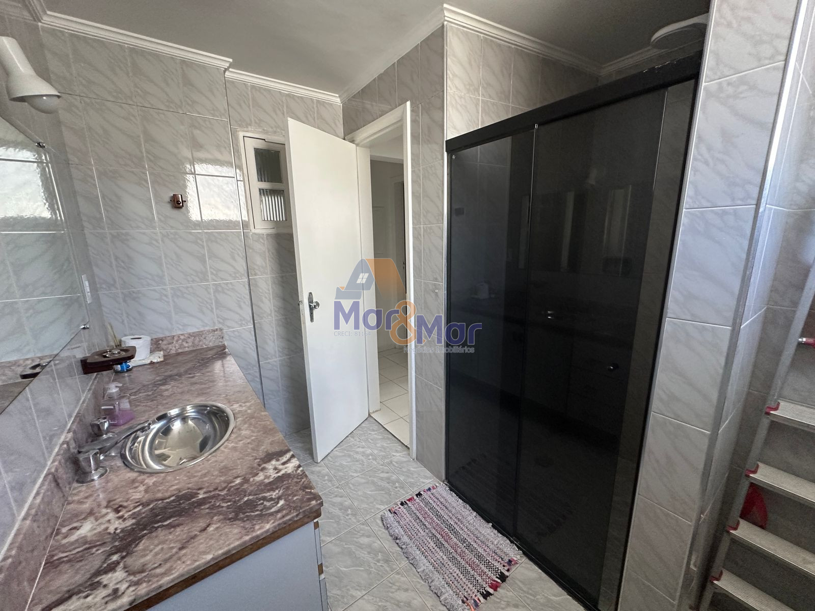 Apartamento na Praia das Pitangueiras, Guarujá - SP